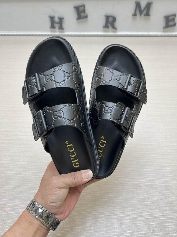 Gucci Men's Slippers 585